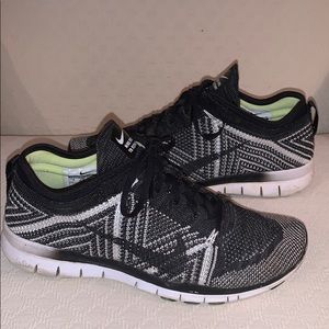 Nike Free TR Flyknit Sneakers